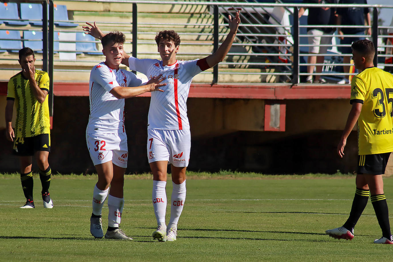 El conjunto leonés se ha impuesto por dos goles a uno al Oviedo en las primeras impresiones de muchos fichajes culturalistas