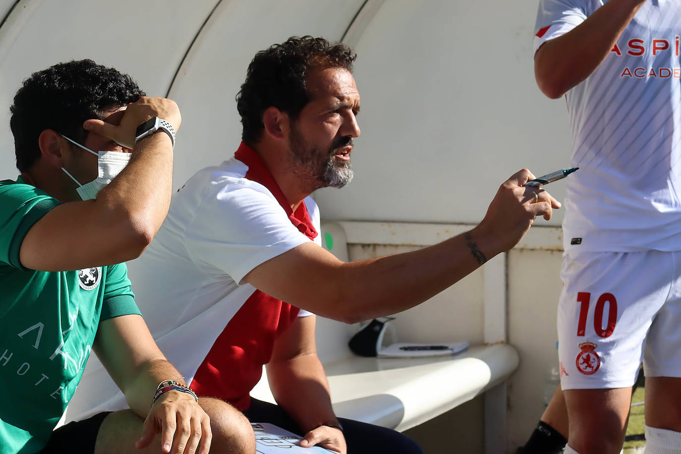 El conjunto leonés se ha impuesto por dos goles a uno al Oviedo en las primeras impresiones de muchos fichajes culturalistas