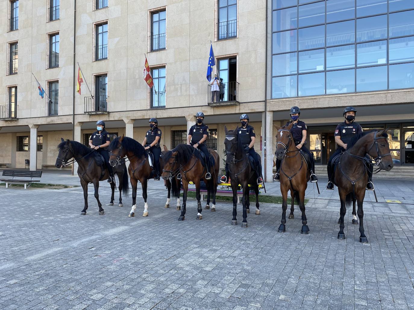 Fotos: Unidad de Caballería de la Policía Nacional en el Camino en Ponferrada