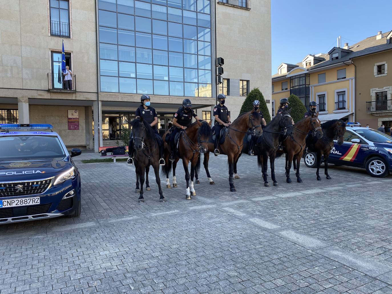 Fotos: Unidad de Caballería de la Policía Nacional en el Camino en Ponferrada