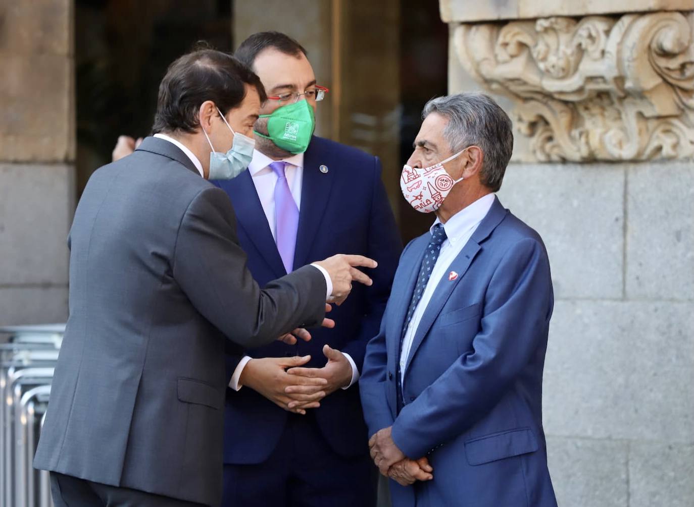 El Rey Felipe VI estuve presente en la reunión de los presidentes de las Comunidades Autónomas con el presidente del Gobierno, Pedro Sánchez.