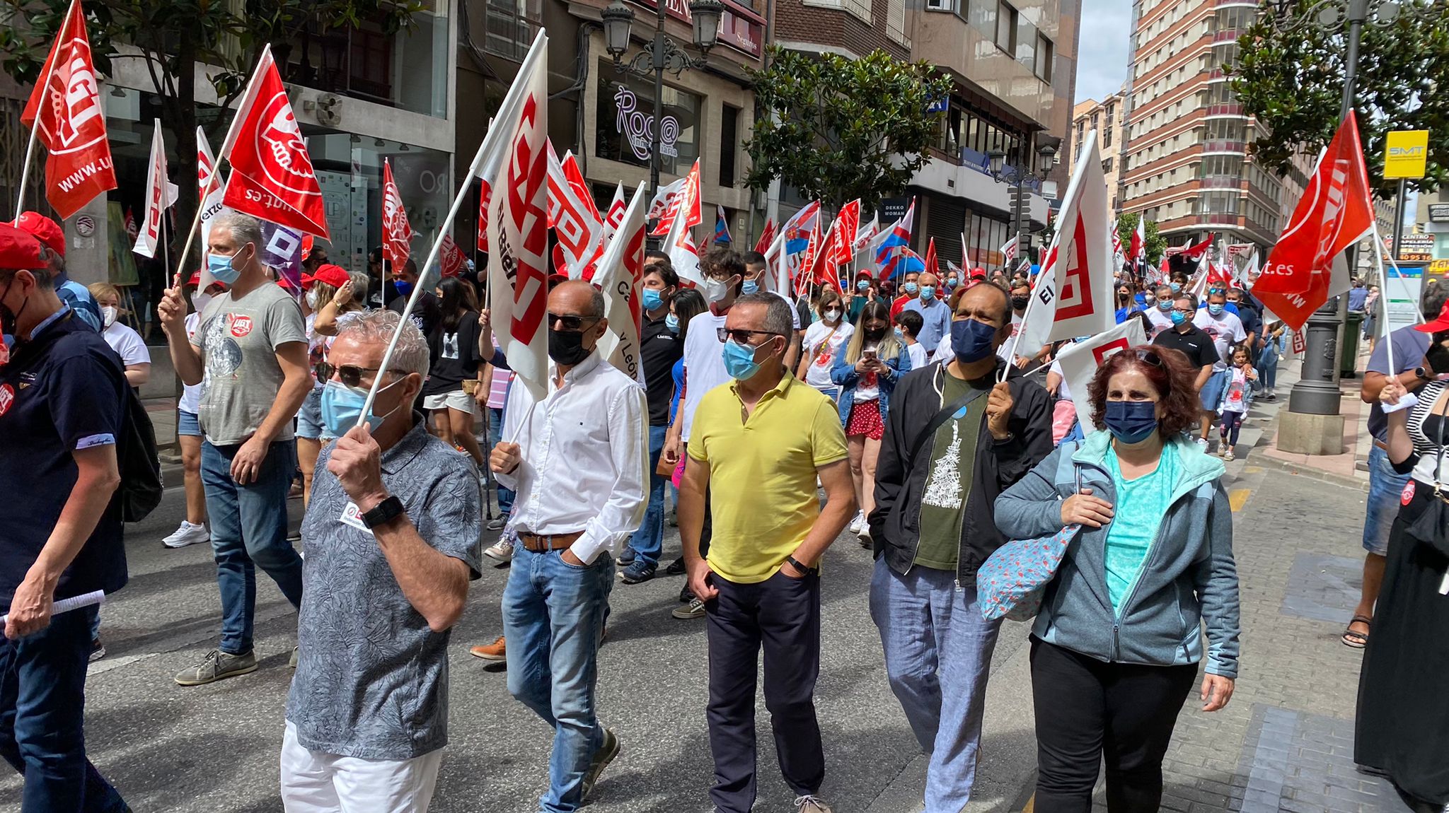 Más de 2.000 personas se han concentrado en contra de los 400 despidos en la empresa LM