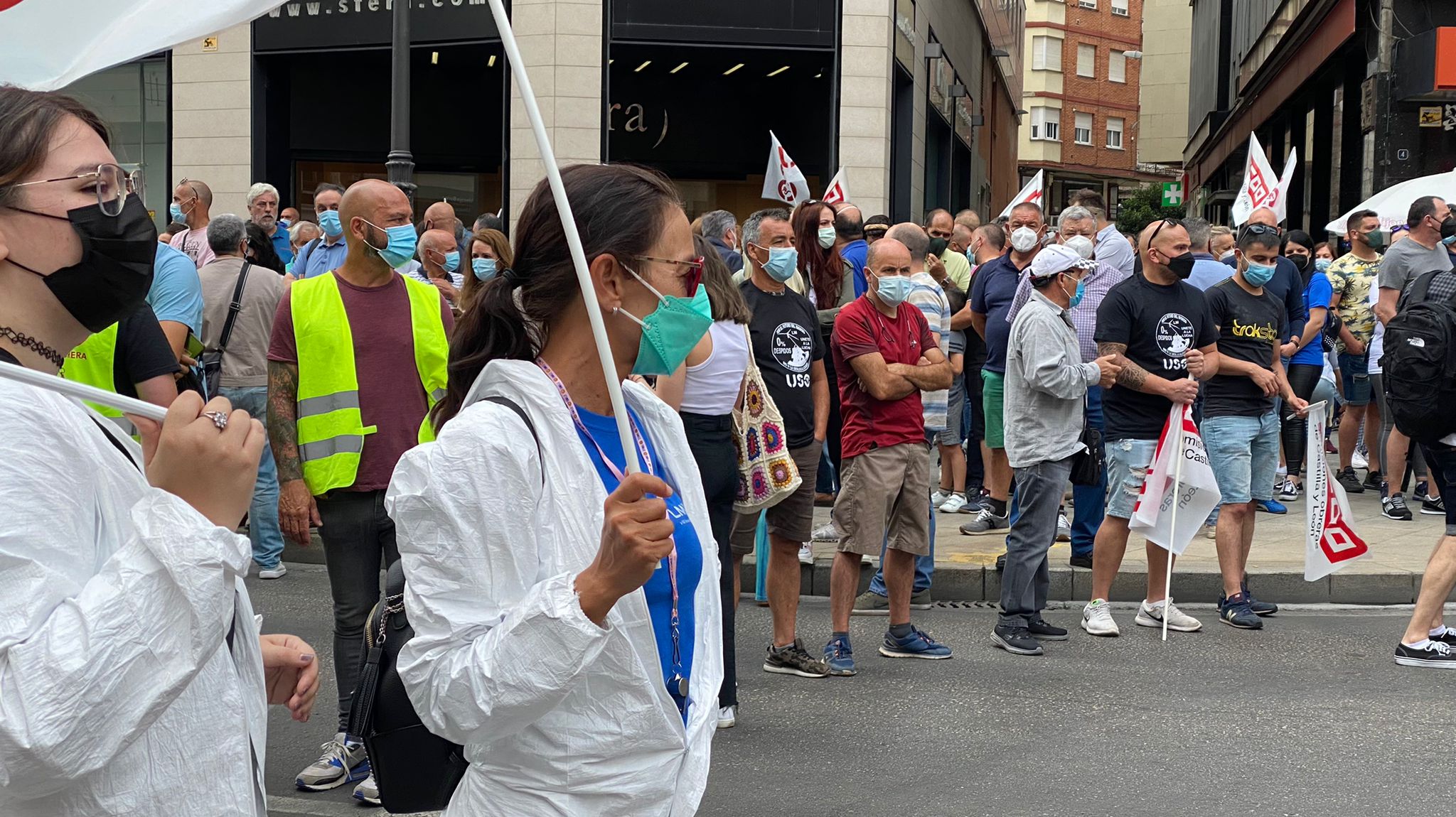 Más de 2.000 personas se han concentrado en contra de los 400 despidos en la empresa LM