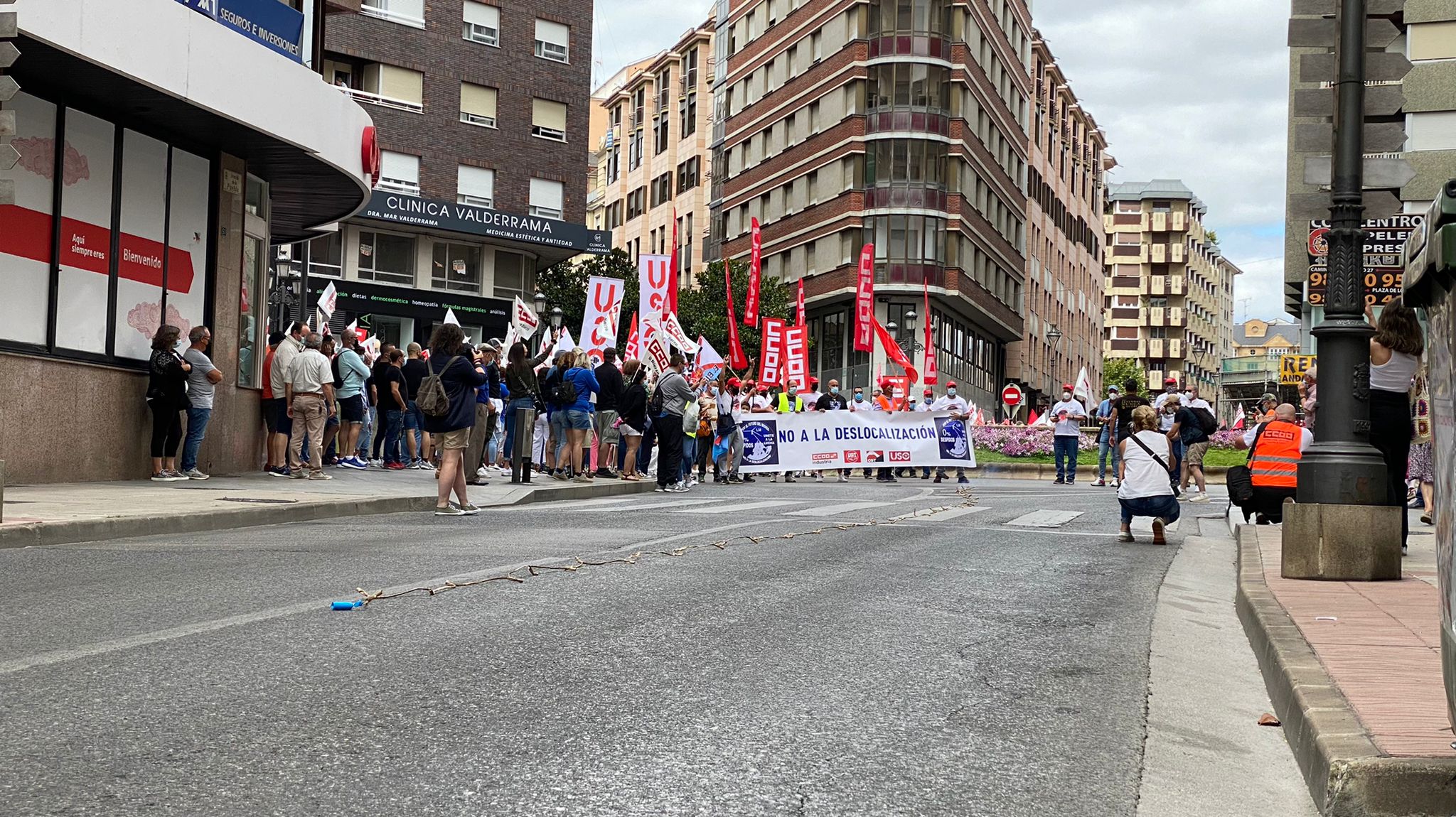 Más de 2.000 personas se han concentrado en contra de los 400 despidos en la empresa LM