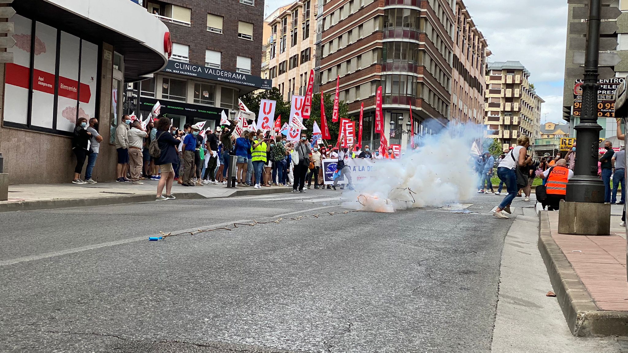 Más de 2.000 personas se han concentrado en contra de los 400 despidos en la empresa LM