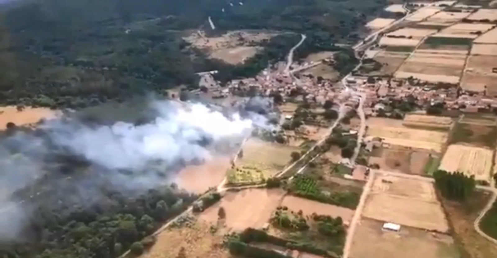 Imagen aérea del incendio en Castrocontrigo.