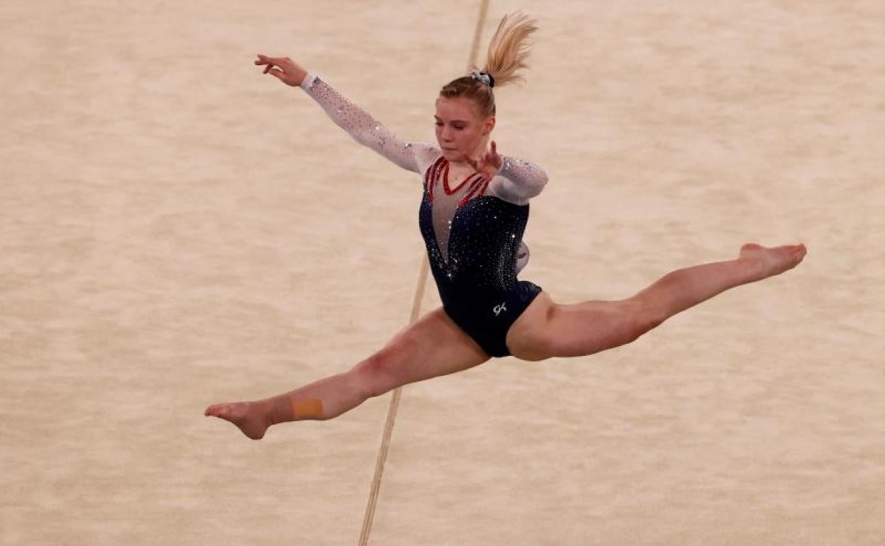 Jade Carey, durante su ejercicio en la final de suelo. 