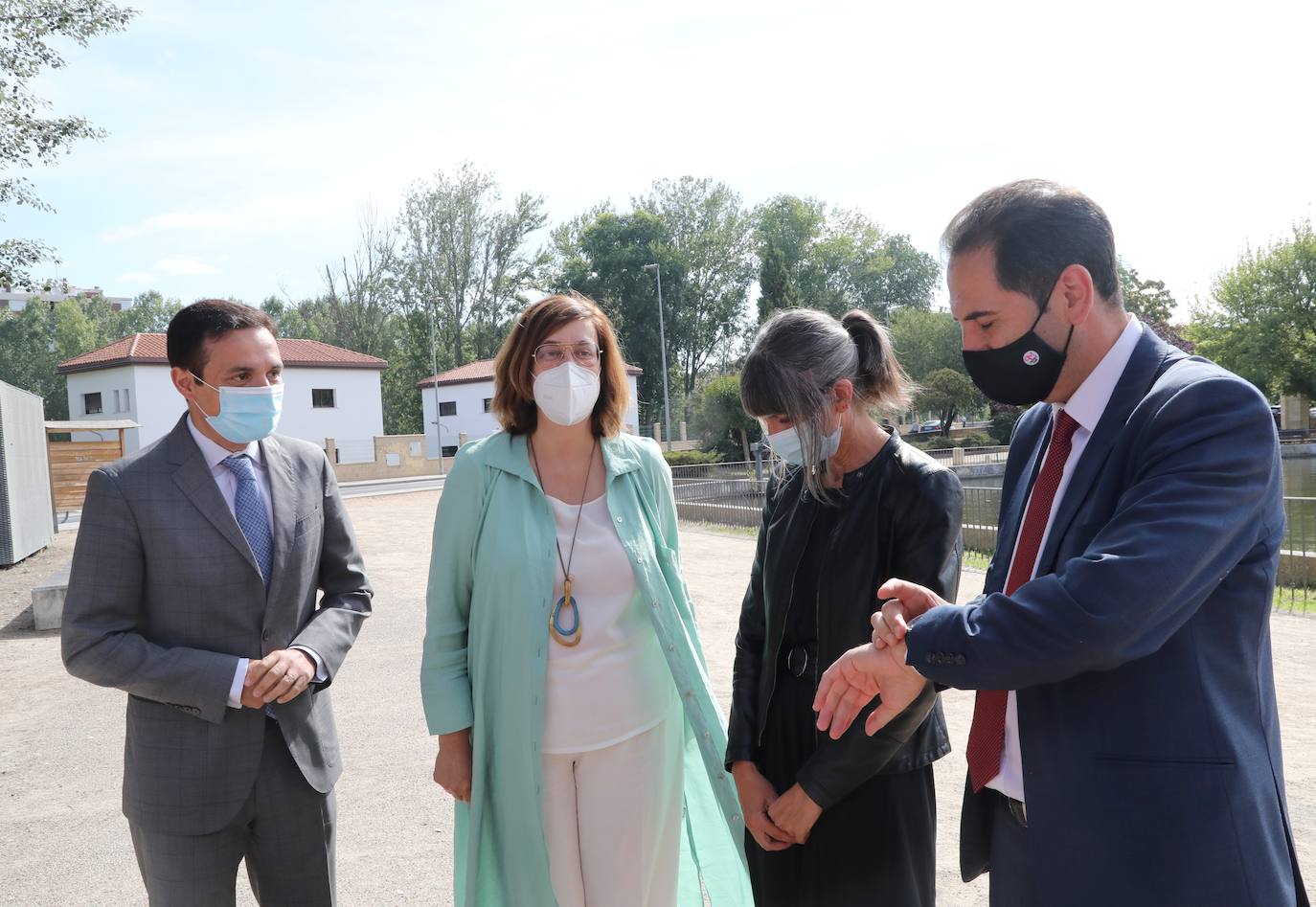 El viceconsejero de Cultura, Raúl Fernández Sobrino, y la secretaria general de la CHD, Sofía Soto, junto a la presidenta de la Diputación, Ángeles Armisen, presentan el Congreso Internacional 'El Canal de Castilla, Paisaje Cultural de Castilla y León'