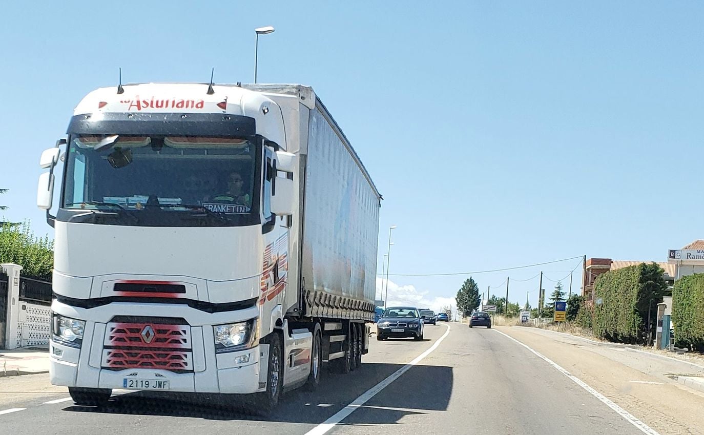 La presencia de camiones es una constante a lo largo de todo el recorrido. 