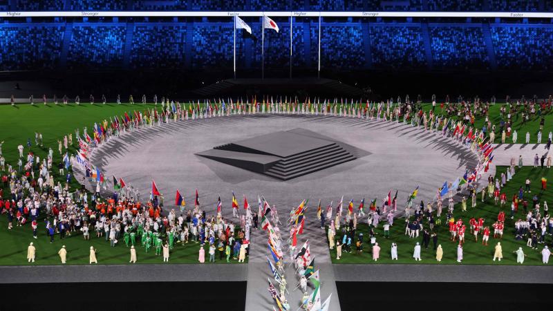 Los deportistas de los distintos países se suman también a la ceremonia de clausura.