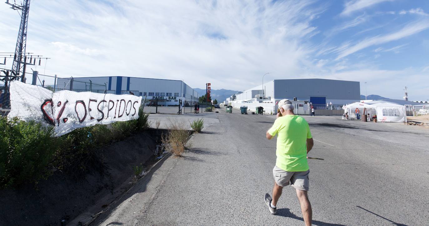 Fotos: Primera jornada de huelga general en la factoría LM