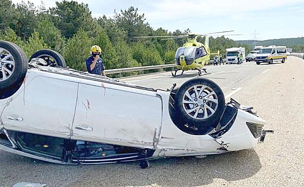 Imagen del vehículo accidentado en Brazuelo.