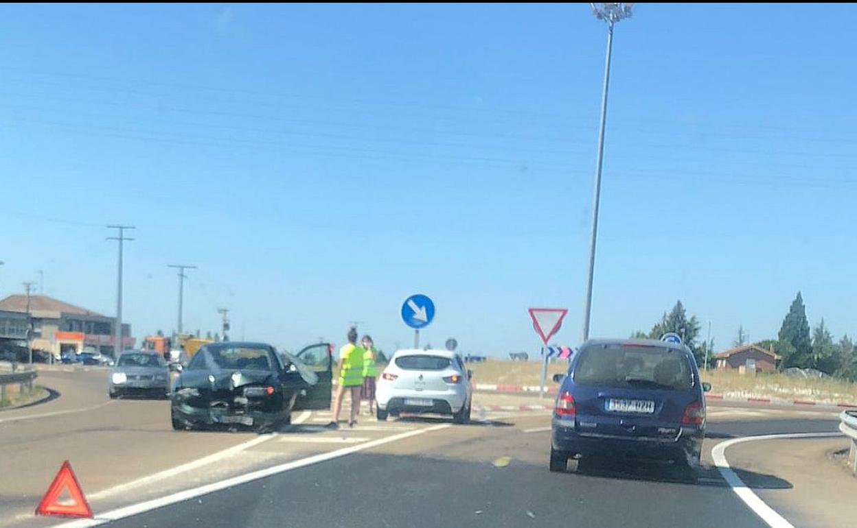 Imagen del vehículo implicado en el lugar del accidente. 