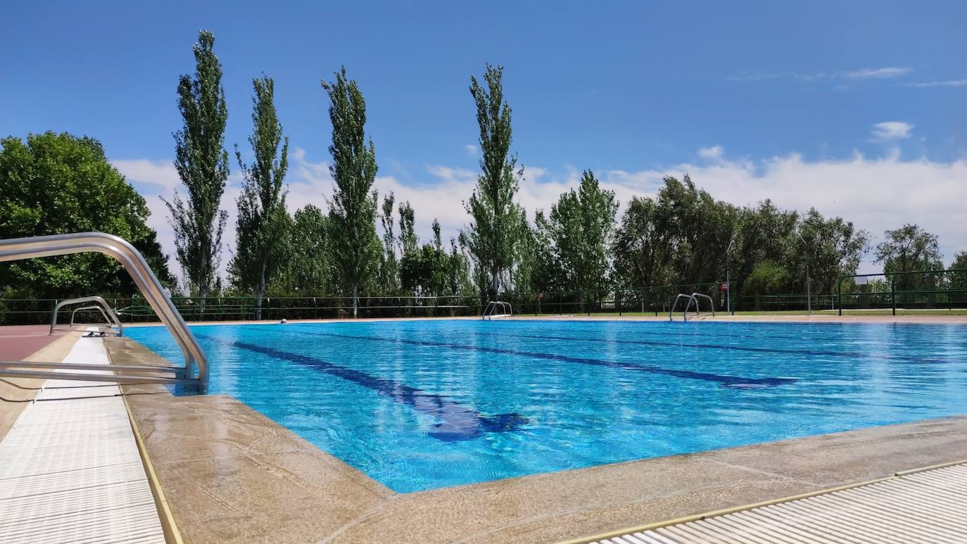 Fotos: Las piscinas de Toral de los Guzmanes, un remanso de paz