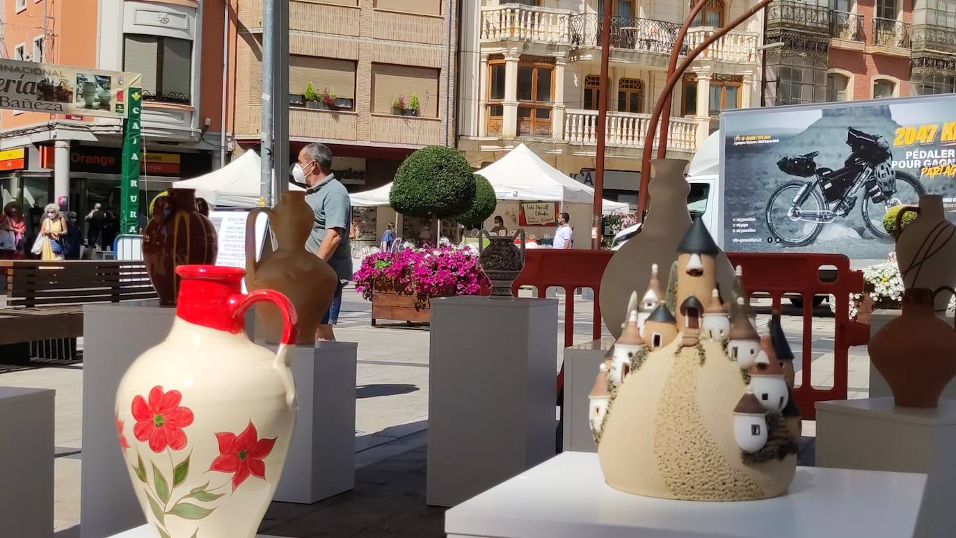 La feria artesana se celebra estos días en la ciudad leonesa.