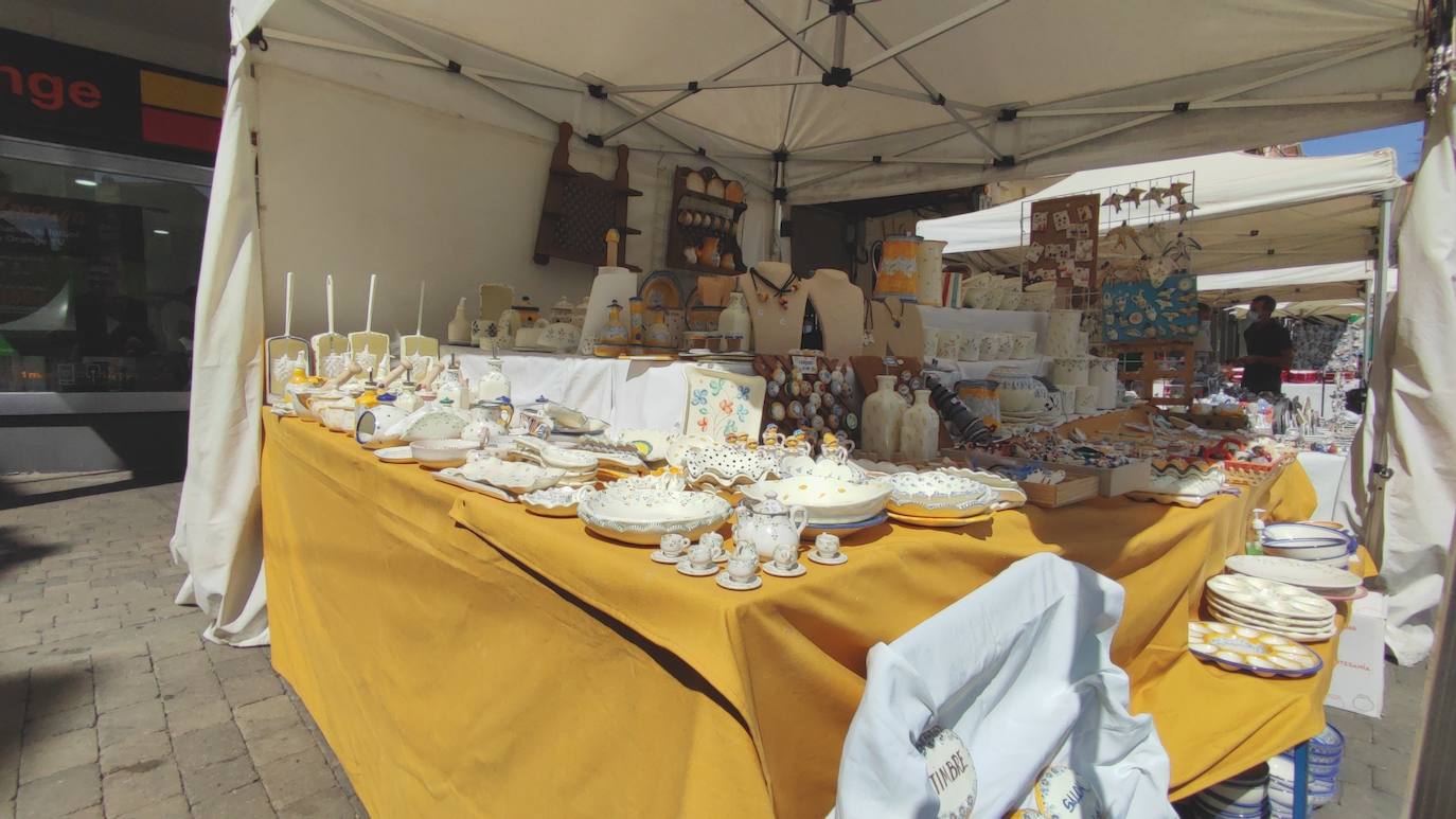 La feria artesana se celebra estos días en la ciudad leonesa.