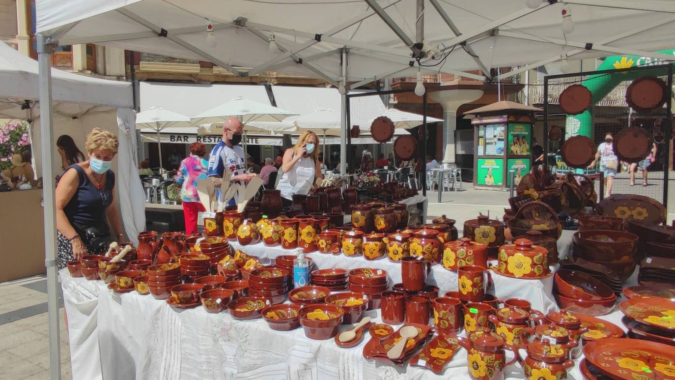 La feria artesana se celebra estos días en la ciudad leonesa.