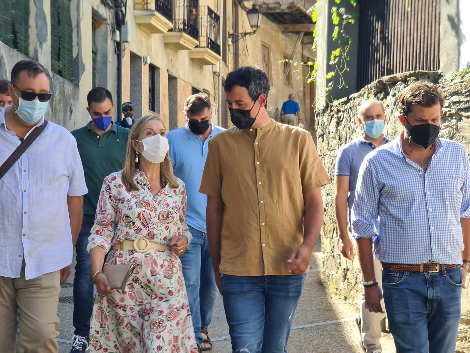 Galería. Ana Pastor visita Villafranca del Bierzo.