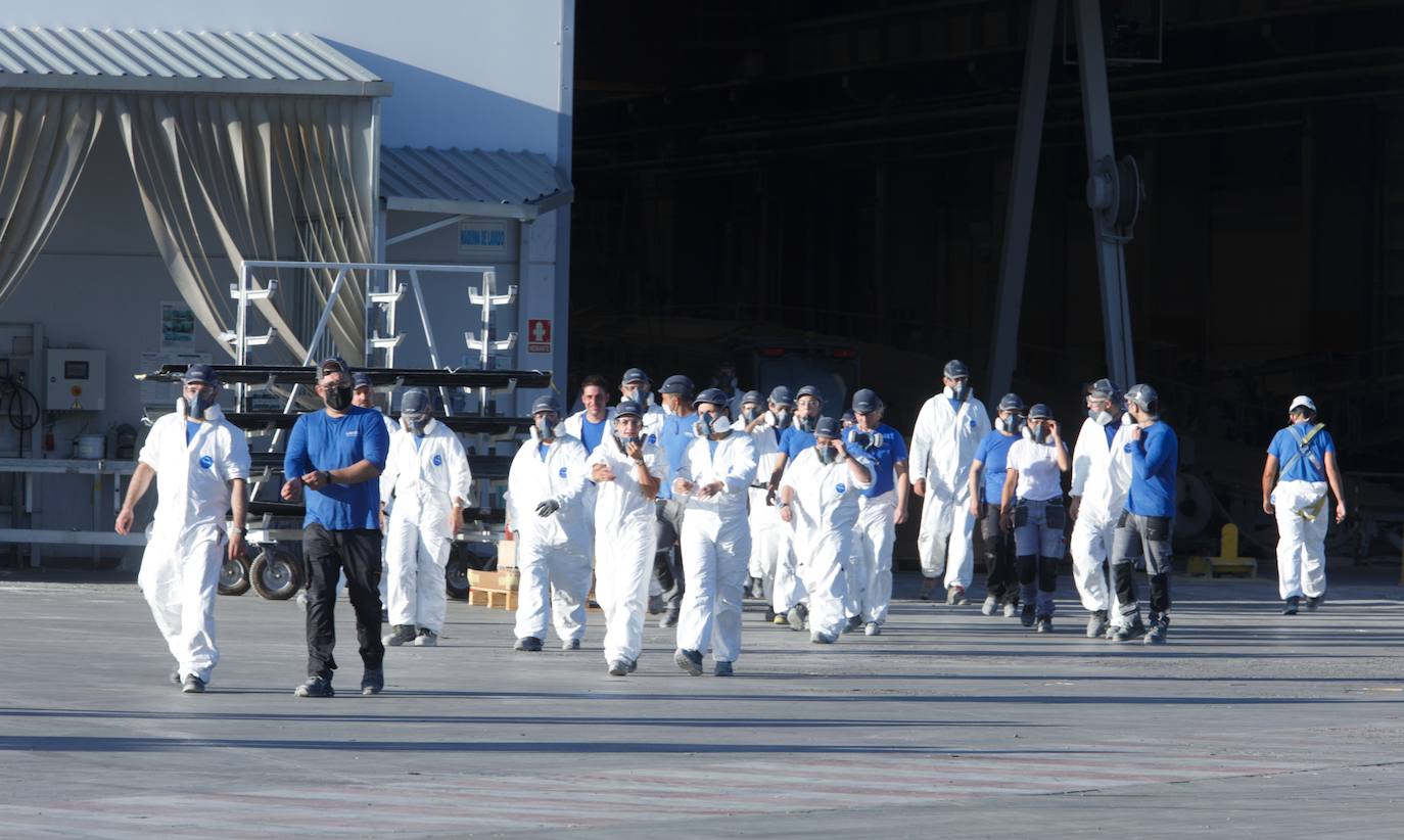 Los trabajadores deben decidir si aceptan el acuerdo de la empresa en la negociación.