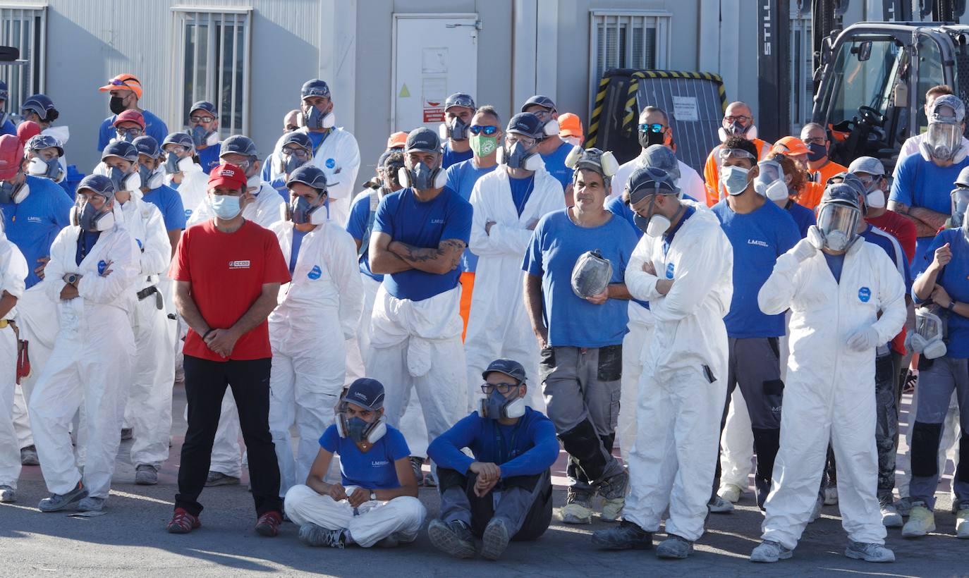Los trabajadores deben decidir si aceptan el acuerdo de la empresa en la negociación.