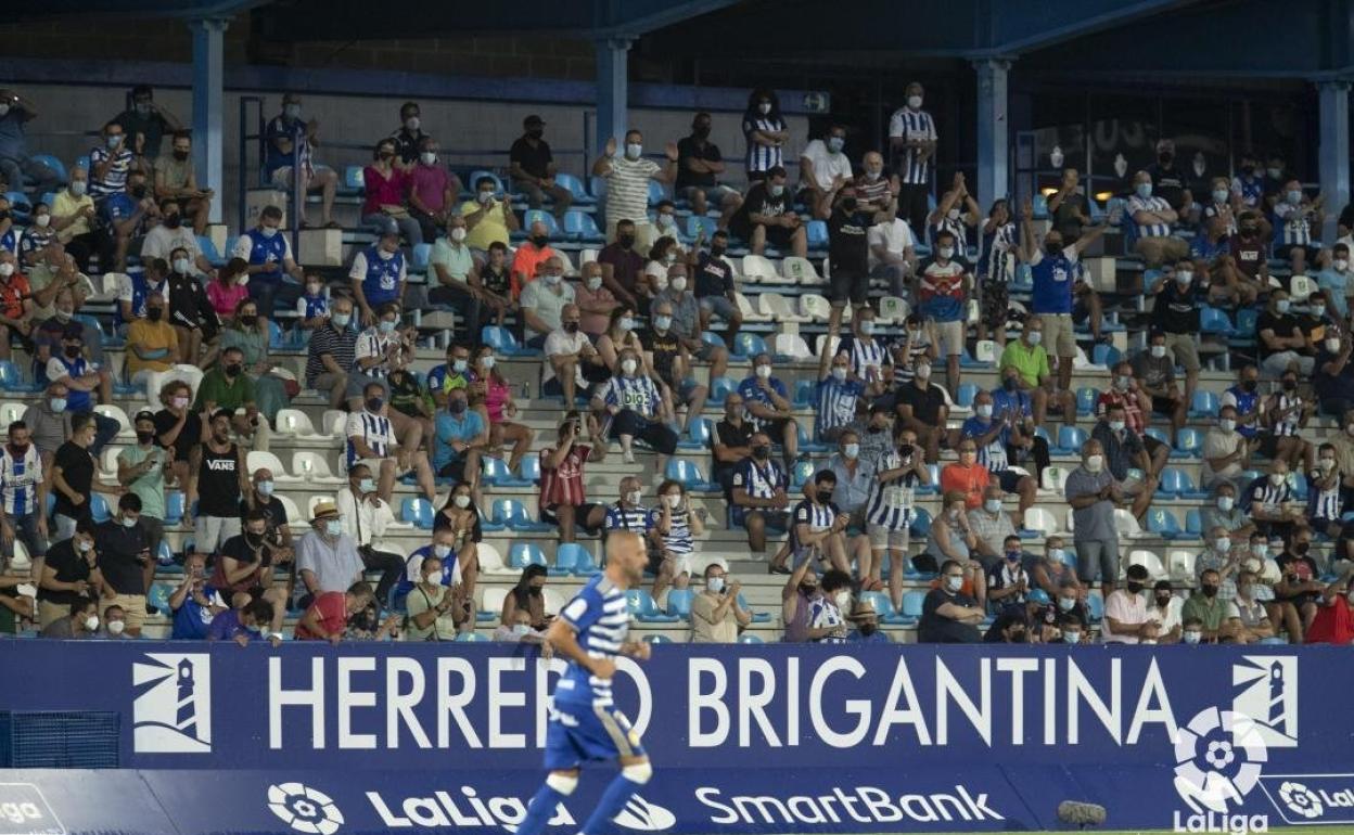 Imagen del encuentro entre Ponferradina y Alcorcón.