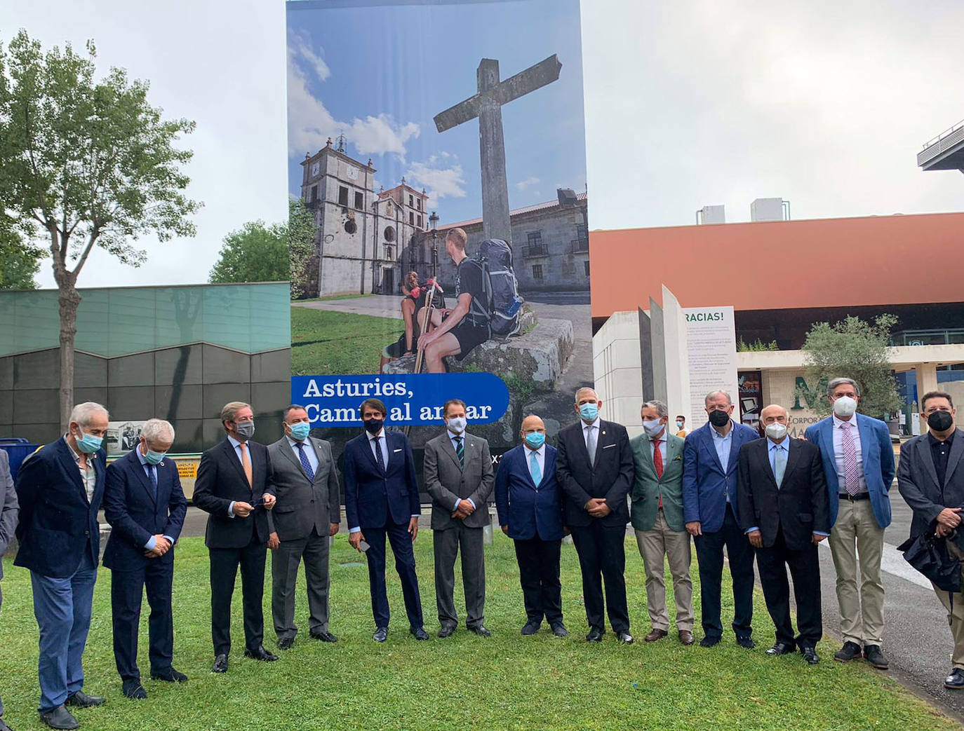 Una delegación leonesa expone las bonanzas de la provincia y reclama mejoras para ambos territorios.