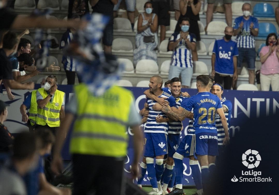 El conjunto berciano celebró el retorno de parte de sus aficionados al Toralín con un triunfo frente al Alcorcón