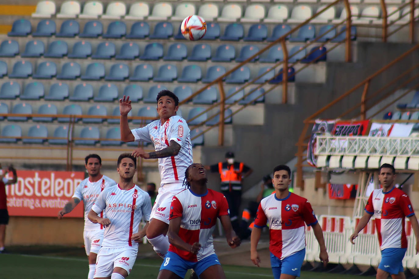 El conjunto leonés disputó su sexto y penúltimo amistoso de pretemporada ante el UD Llanera en el Reino de León.