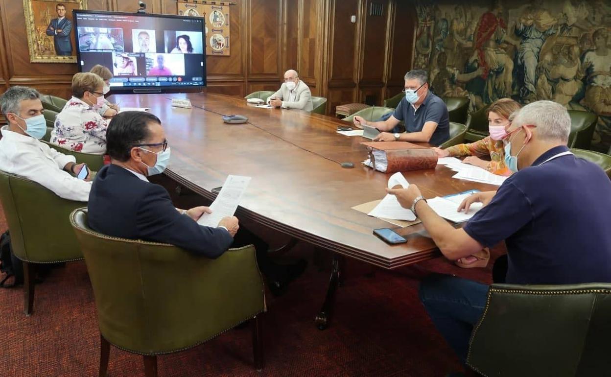 Junta de gobierno local en el Ayuntamiento de León.