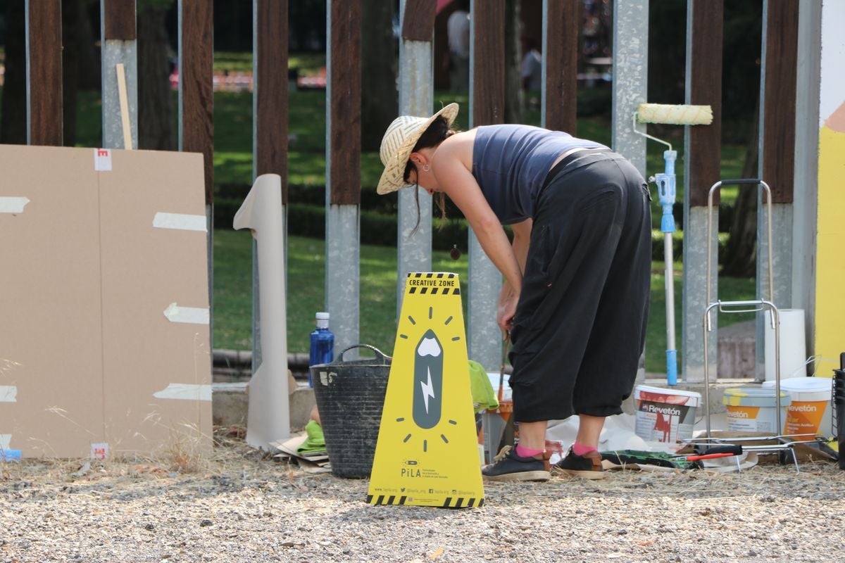 El festival 'Vecindario 24002' llena de color y diversión el distrito centro de l a ciudad con actuaciones teatrales, danza y pintura durante todo el fin de semana.