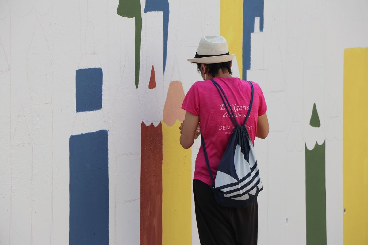 El festival 'Vecindario 24002' llena de color y diversión el distrito centro de l a ciudad con actuaciones teatrales, danza y pintura durante todo el fin de semana.