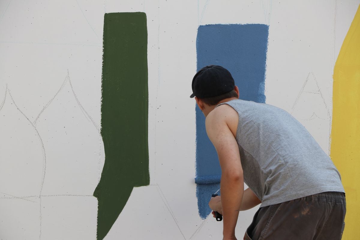 El festival 'Vecindario 24002' llena de color y diversión el distrito centro de l a ciudad con actuaciones teatrales, danza y pintura durante todo el fin de semana.