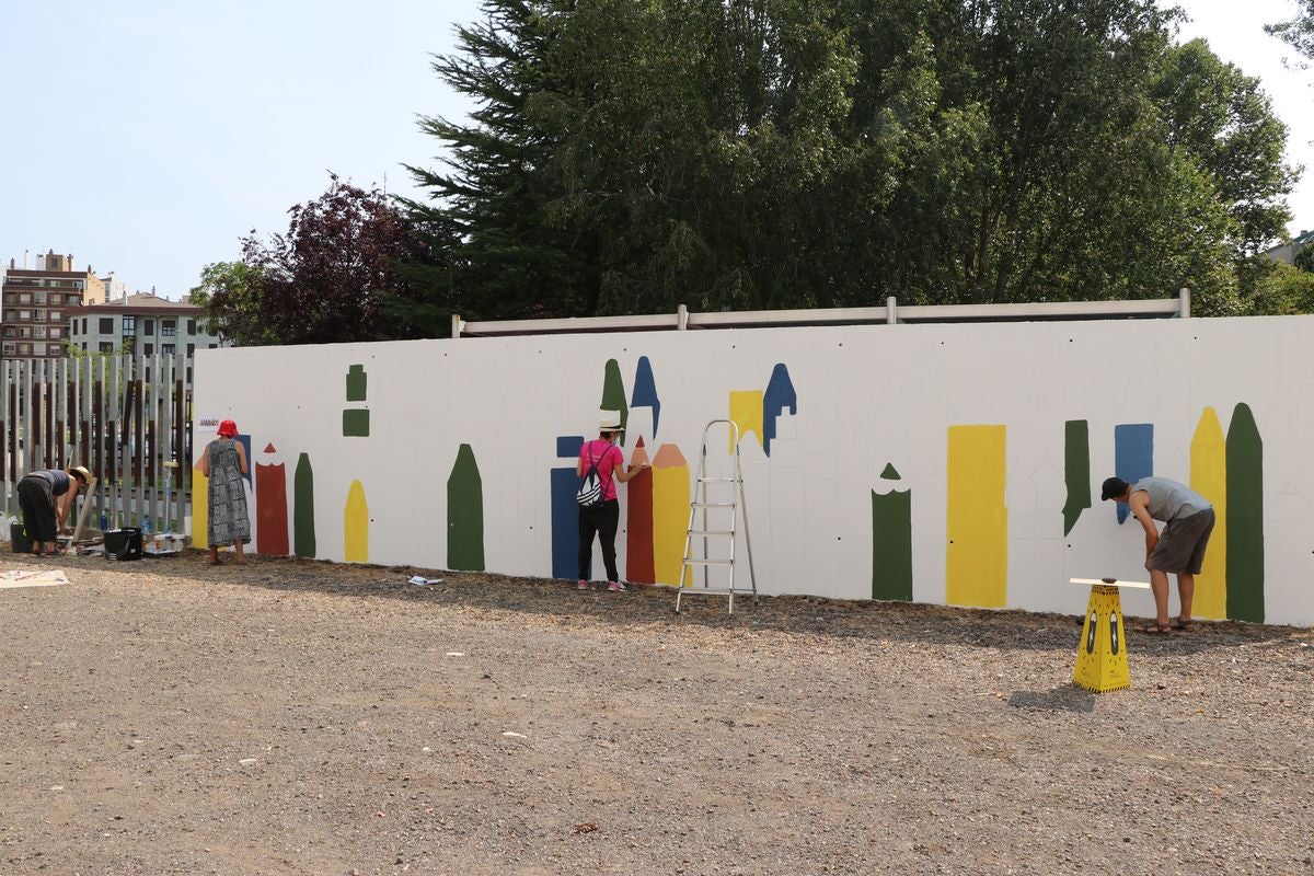 El festival 'Vecindario 24002' llena de color y diversión el distrito centro de l a ciudad con actuaciones teatrales, danza y pintura durante todo el fin de semana.