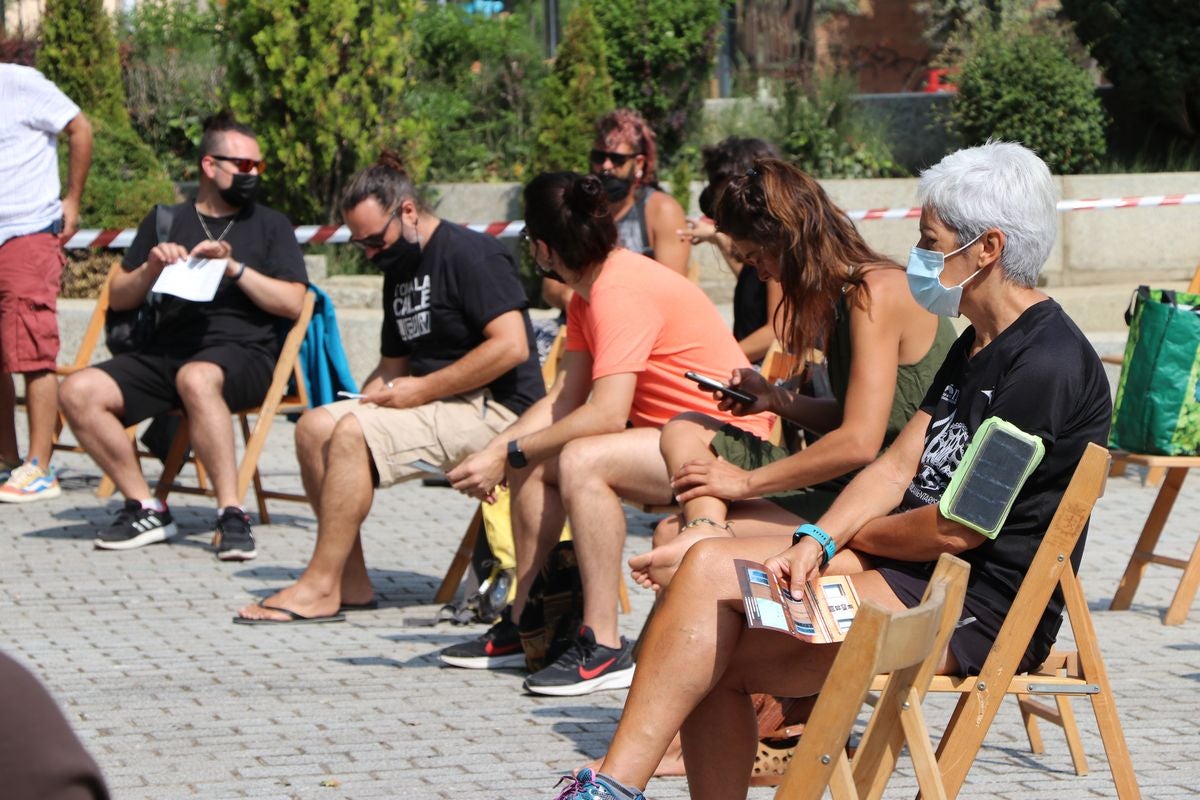 El festival 'Vecindario 24002' llena de color y diversión el distrito centro de l a ciudad con actuaciones teatrales, danza y pintura durante todo el fin de semana.