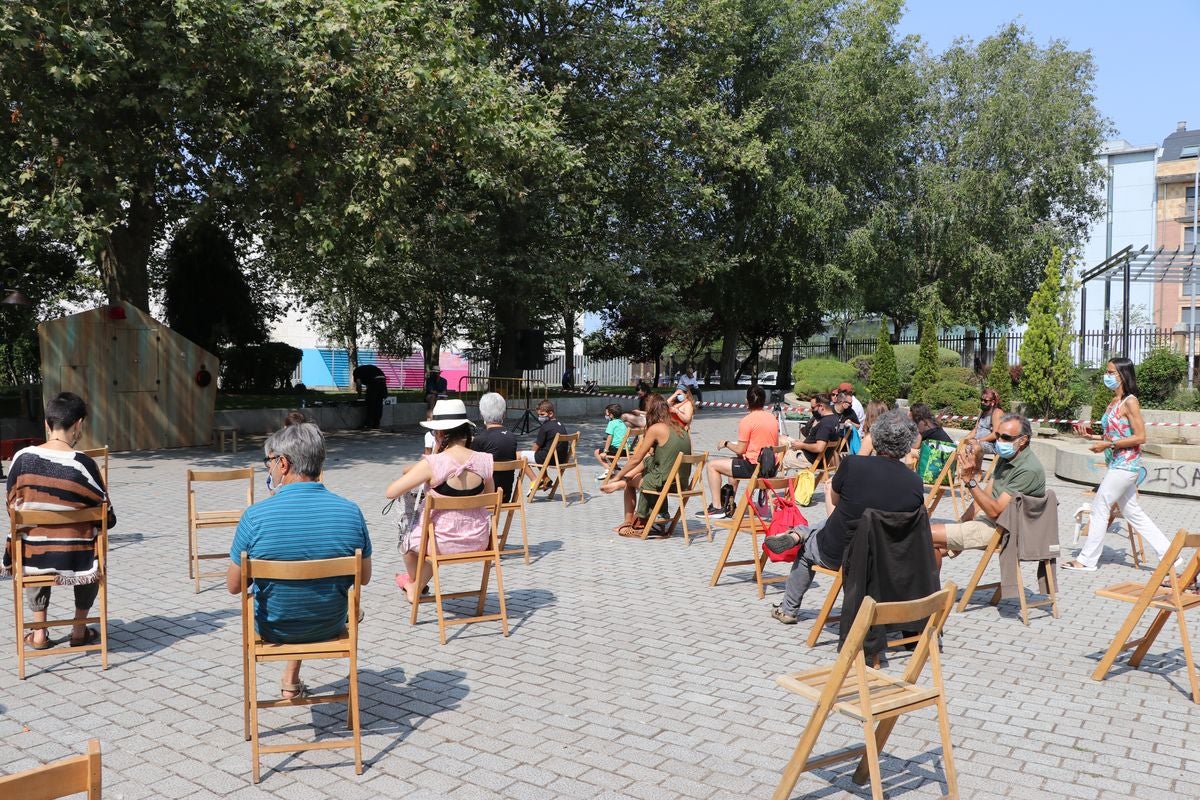 El festival 'Vecindario 24002' llena de color y diversión el distrito centro de l a ciudad con actuaciones teatrales, danza y pintura durante todo el fin de semana.