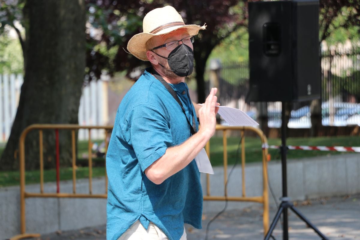 El festival 'Vecindario 24002' llena de color y diversión el distrito centro de l a ciudad con actuaciones teatrales, danza y pintura durante todo el fin de semana.