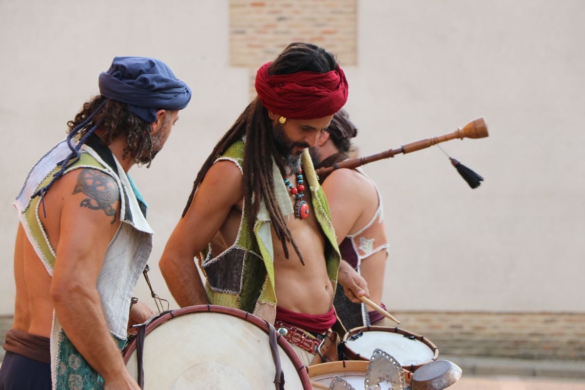 La localidad facundina celebra este fin de semana su XIX Encuentro de Juglares que llena de color y diversión las calles de la ciudad.