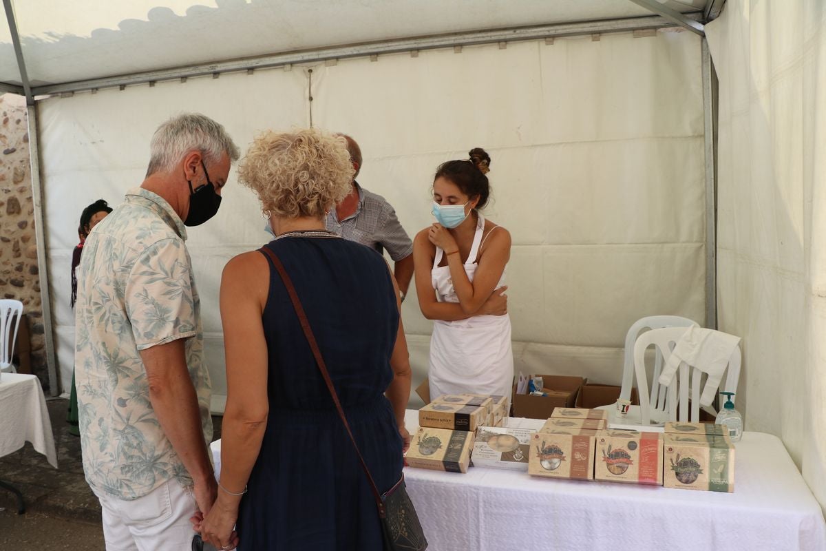 Gradefes ha celebrado la V edición de la feria Dulces del convento de Castilla y León.