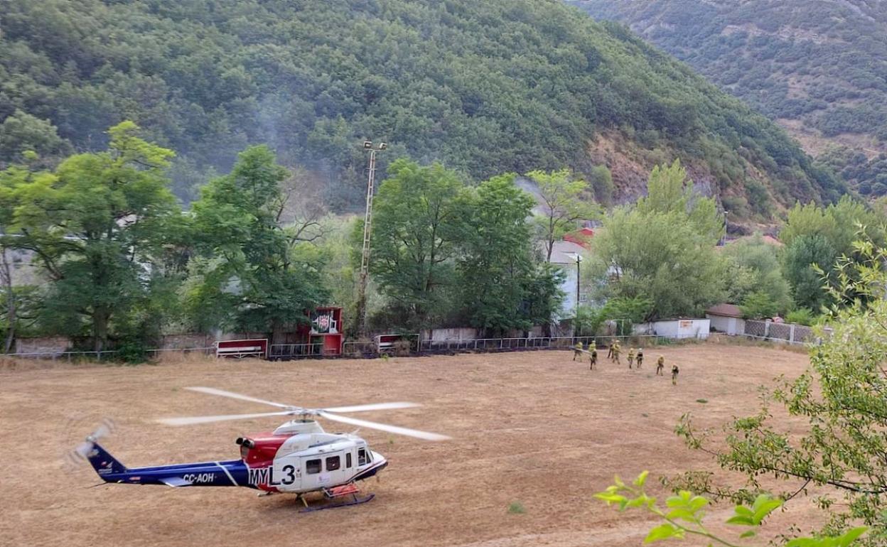 Imagen del despliegue provocado por el incendio.