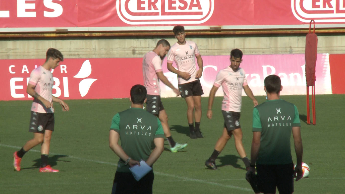 El conjunto leonés se ha ejercitado en el Reino de León a escasos tres días para el inicio del campeonato.