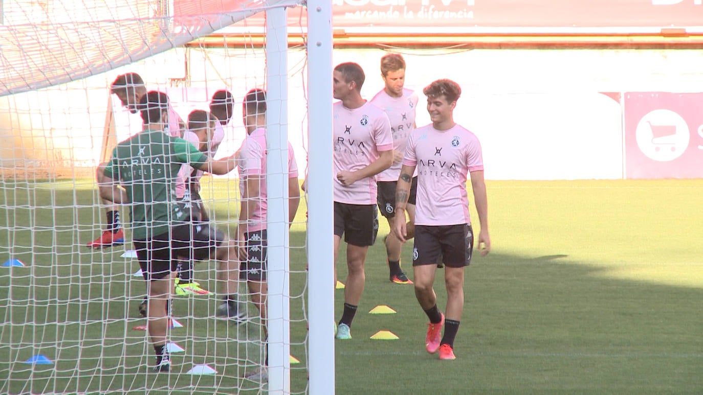 El conjunto leonés se ha ejercitado en el Reino de León a escasos tres días para el inicio del campeonato.