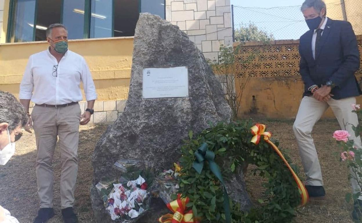 Carlos Pollán y Calvo Liste, durante el homenaje a los fallecidos. 