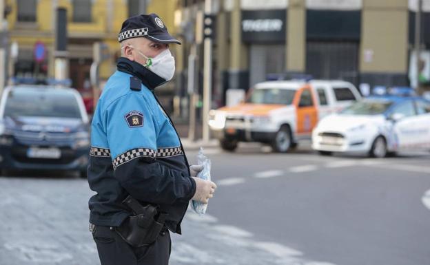 Retiran el vehículo a un conductor que superaba la tasa de alcohol permitida circulando la LE-11