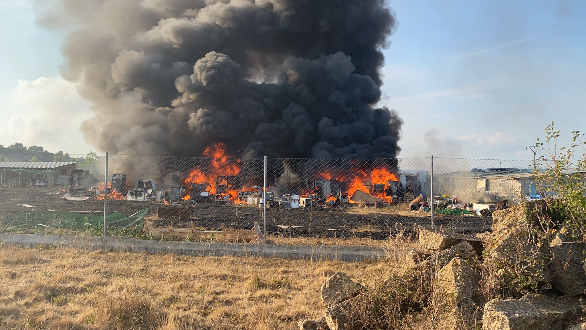 El fuego ha ocasinado grandes destrozos.