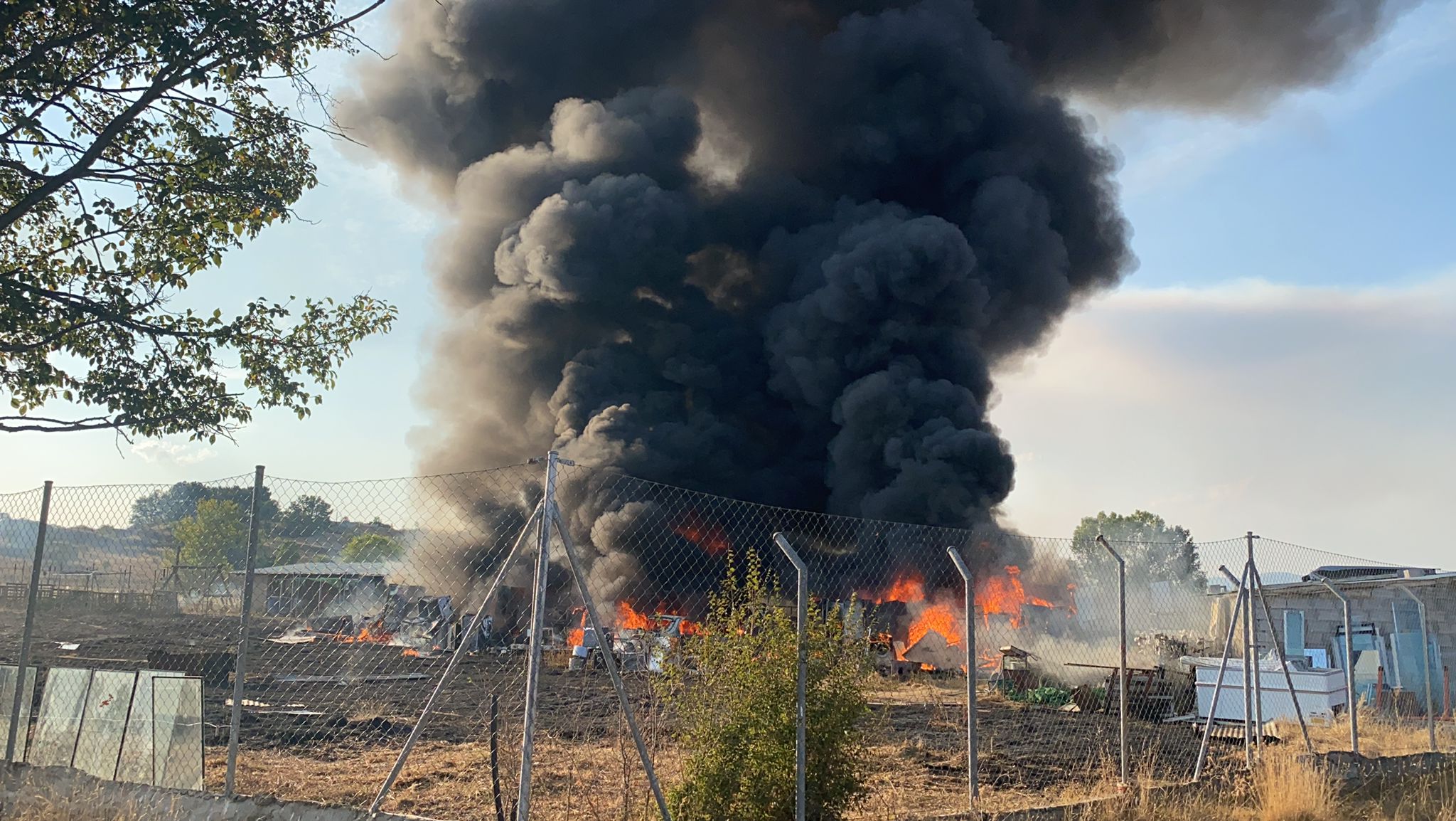 El fuego ha ocasinado grandes destrozos.