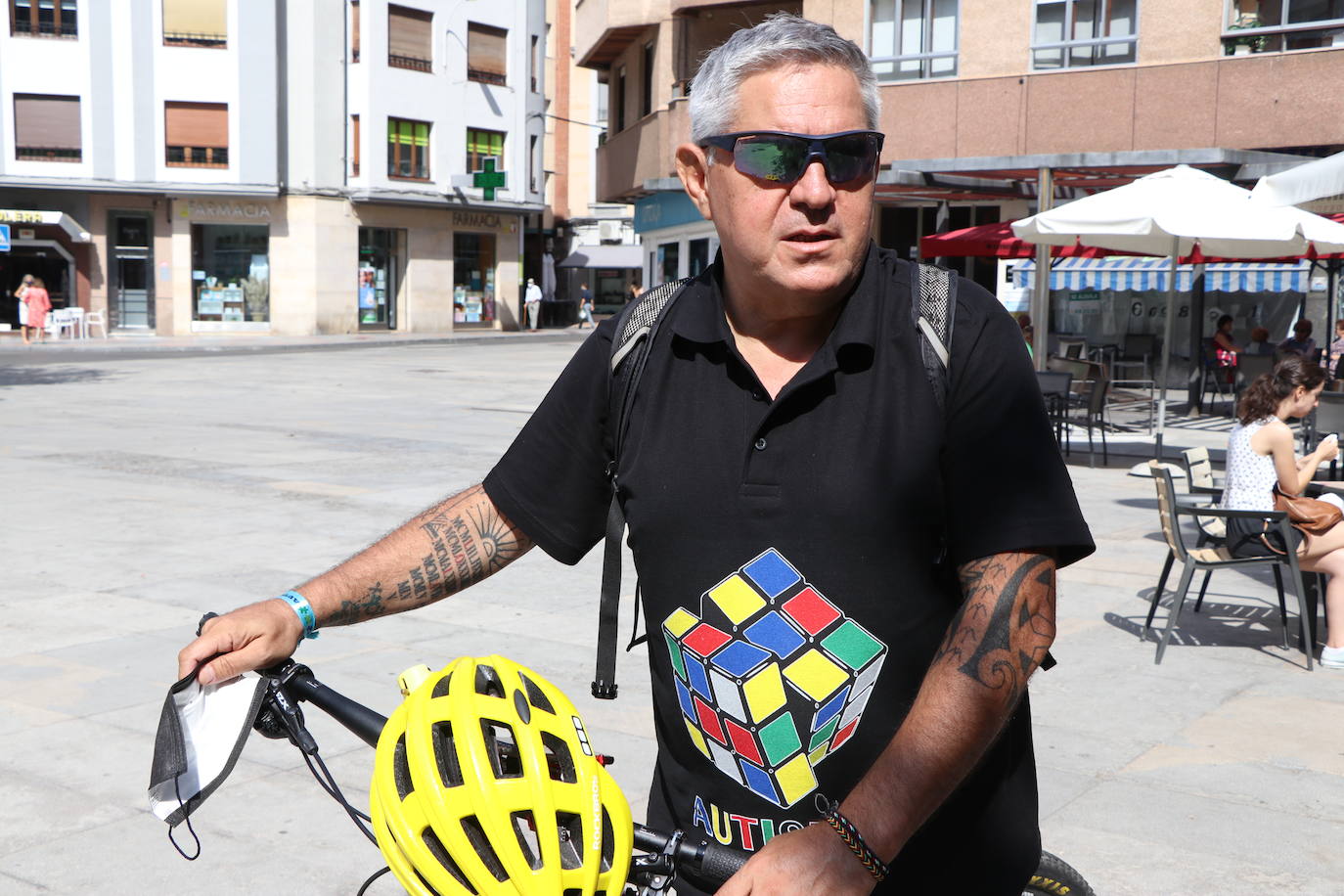 Juan García Sellers inicia una campaña con los vecinos de Laciana para concienciar sobre el autismo | En marzo viajará a la desembocadura del Danubio para donar por kilómetro recorrido en bici un euro a una asociación