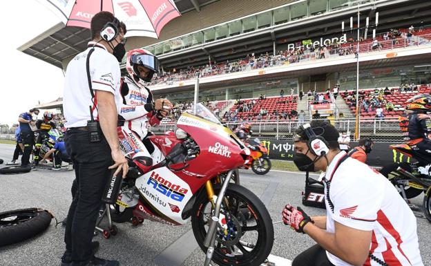 Imagen principal - Antonio trabaja ahora con Honda Team Asia. 