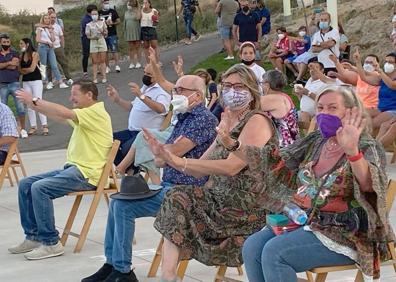 Imagen secundaria 1 - Diferentes momentos de las actuaciones realizadas durante el fin de semana en Oteruelo. Los actos fueron organizados por la junta vecinal (en la jornada dominical) y la asociación de vecinos (sábado). 