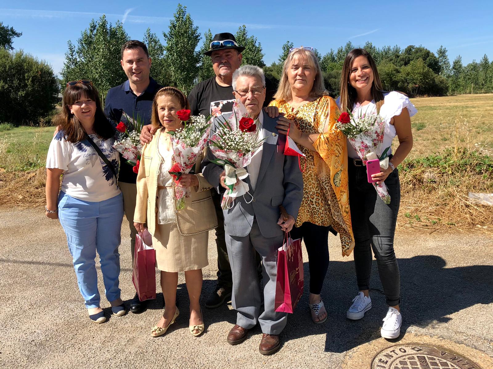 Imagen de los veteranos del partido homenajeados en Ferreras de Cepeda.