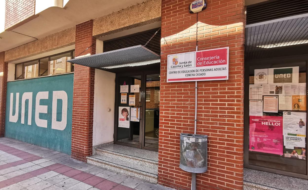 El Aula de la UNED de San Andrés acoge un curso sobre ahorro en la factura de la luz